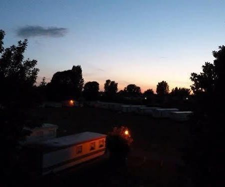 Готель Copthorne Caravans Merston Екстер'єр фото