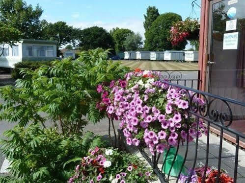 Готель Copthorne Caravans Merston Екстер'єр фото