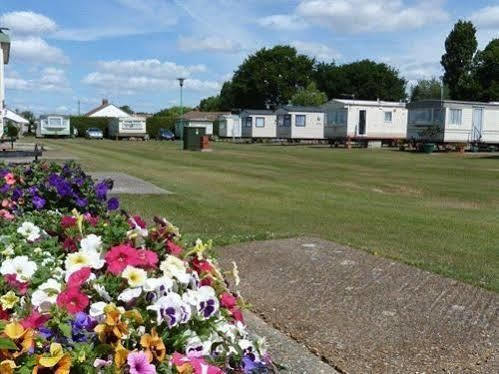 Готель Copthorne Caravans Merston Екстер'єр фото