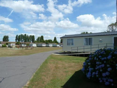 Готель Copthorne Caravans Merston Екстер'єр фото